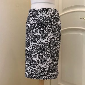 NWOT Jones Studio Black / white floral knit skirt